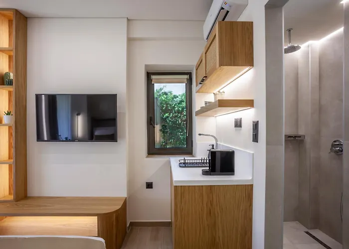 Aliston Deluxe Living - Adults Only *