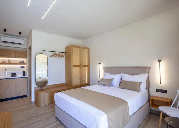Aliston Deluxe Living - Adults Only