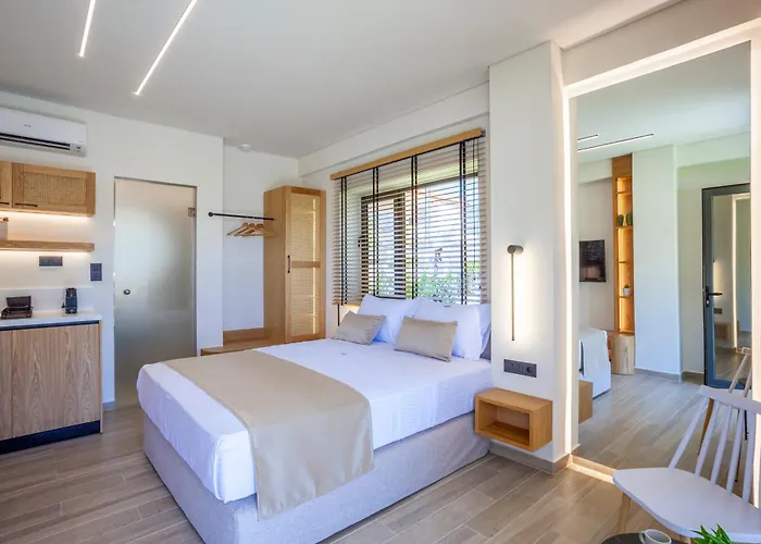 Aliston Deluxe Living - Adults Only