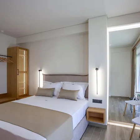 Aliston Deluxe Living - Adults Only *