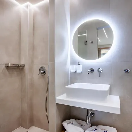 Aliston Deluxe Living - Adults Only شقة *