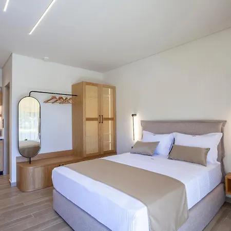 Aliston Deluxe Living - Adults Only