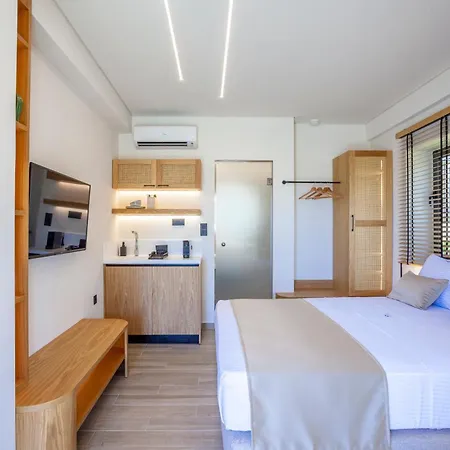 Aliston Deluxe Living - Adults Only *