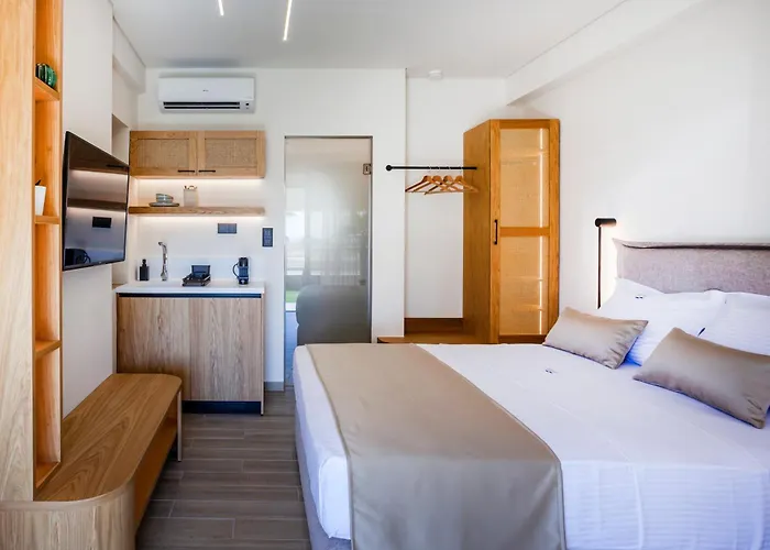 Aliston Deluxe Living - Adults Only أسبروبالتا