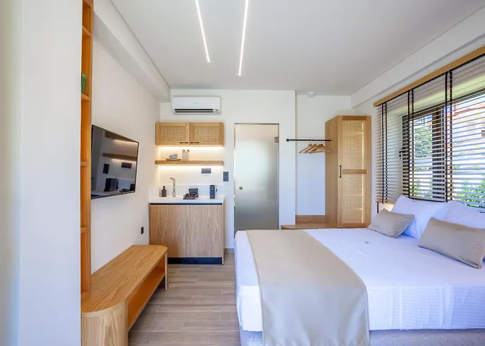 Aliston Deluxe Living - Adults Only *